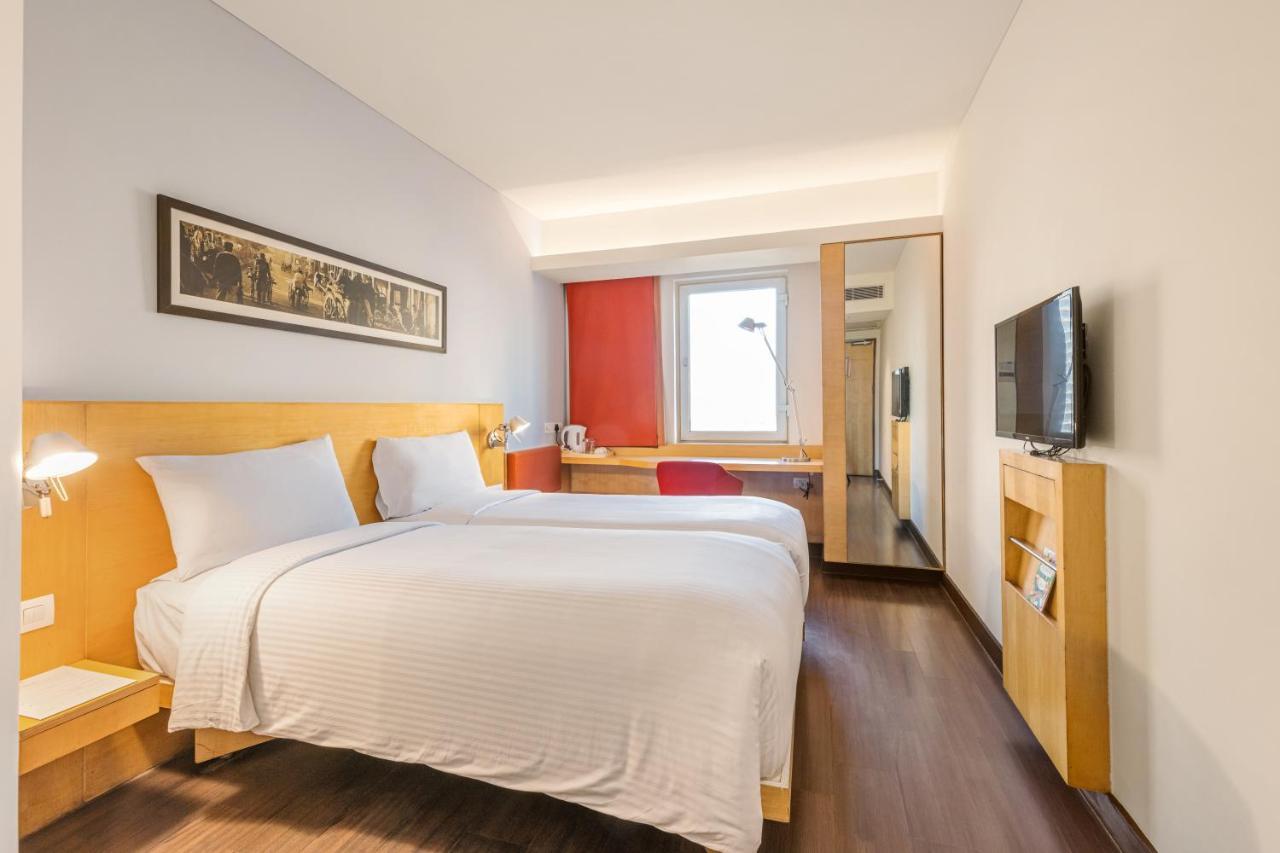 Hotel Ibis Gurgaon Golf Course Road - An Accor Brand Extérieur photo