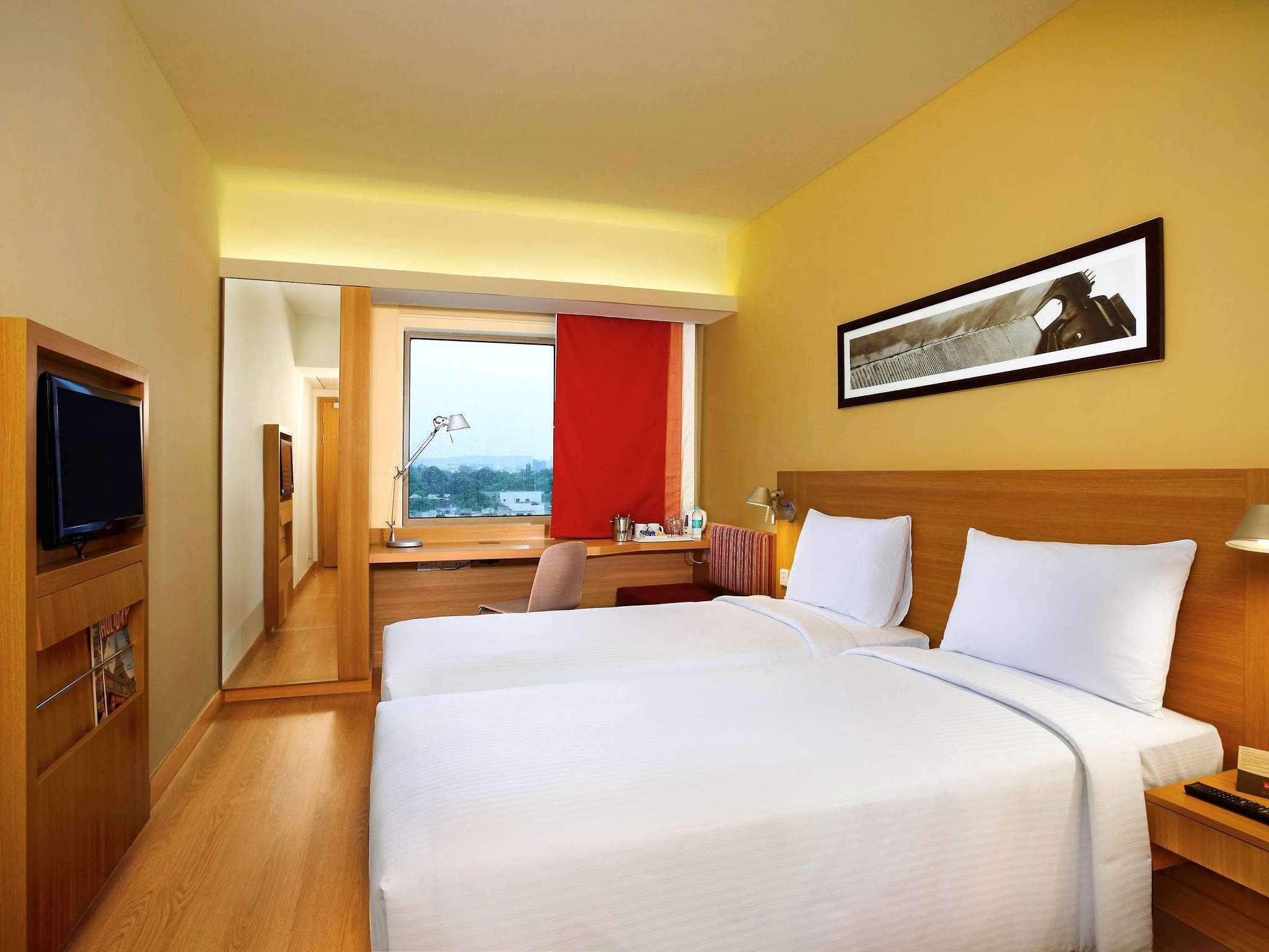 Hotel Ibis Gurgaon Golf Course Road - An Accor Brand Extérieur photo